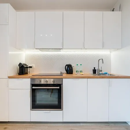 Jezyce By Bookinghost *